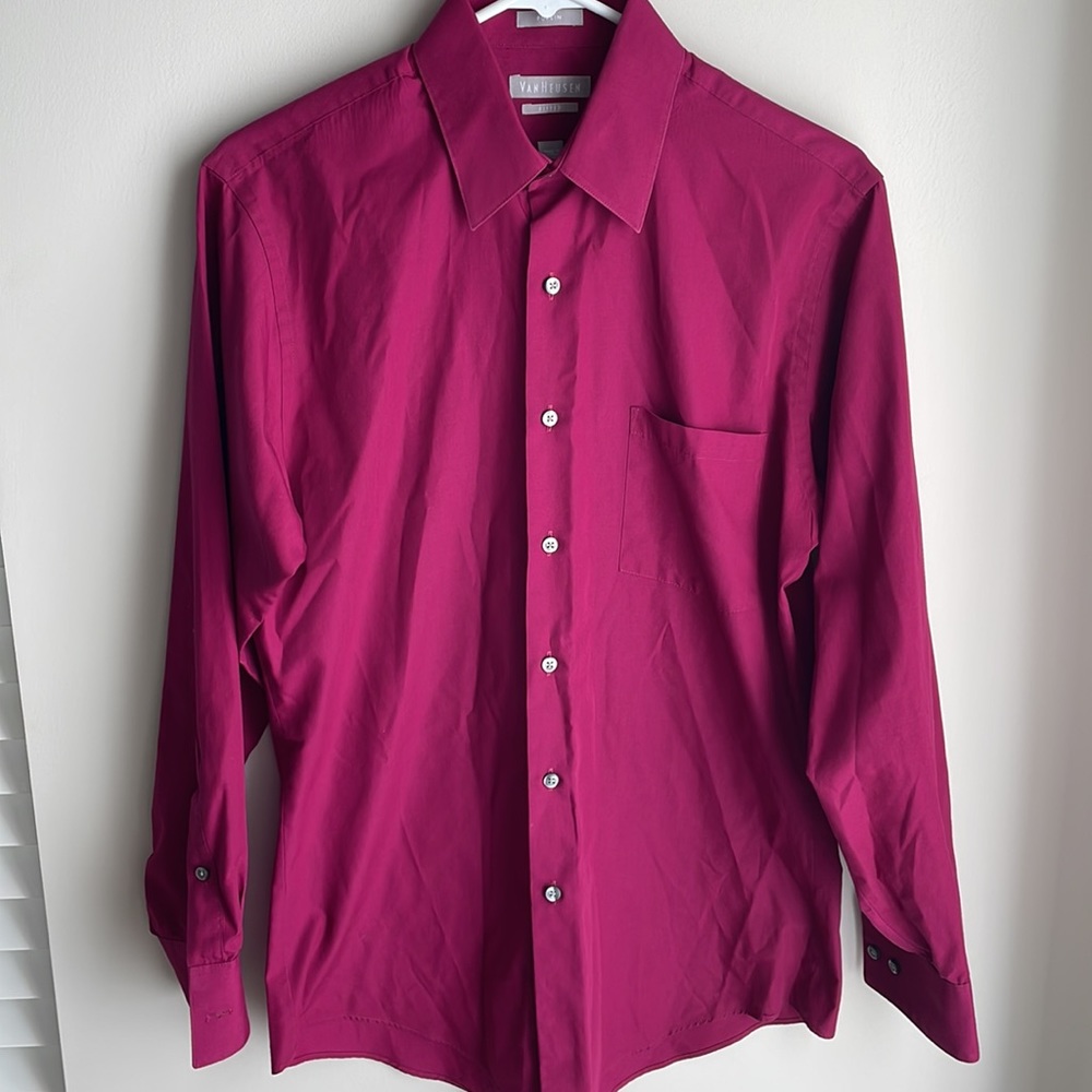 Van Heusen Men Burgundy Fitted Button Down- Front Pocket- Cuffed sleeves-Size 15
